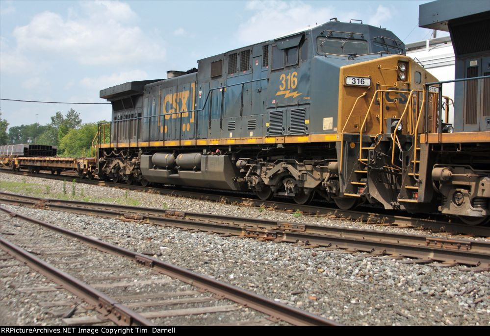 CSX 316 on M364